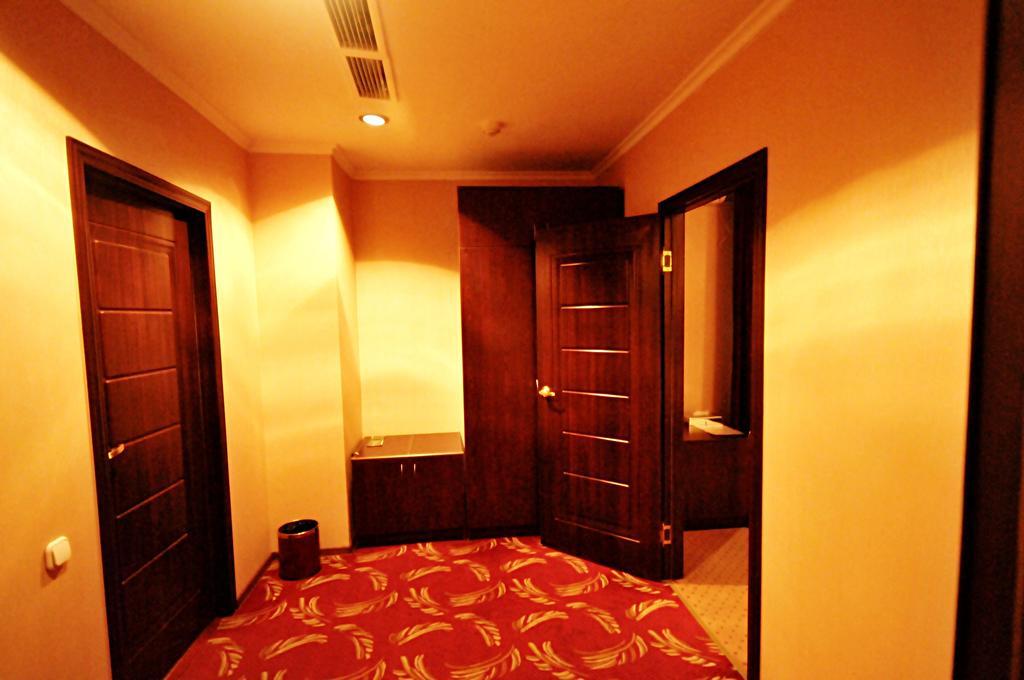 فندق أكتاوفي  Golden Palace الغرفة الصورة