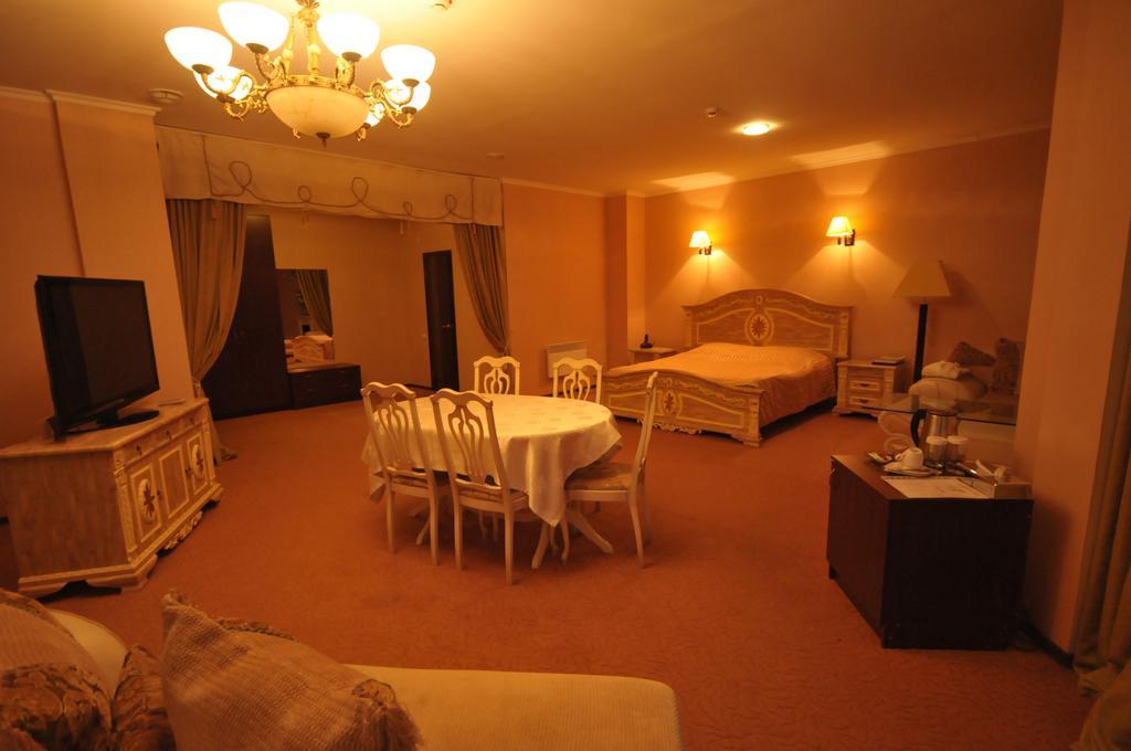 فندق أكتاوفي  Golden Palace الغرفة الصورة
